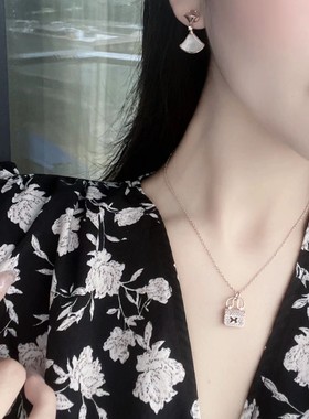 轻奢包包项链女字母h吊坠镀18K玫瑰金小众设计网红满钻百搭锁骨链