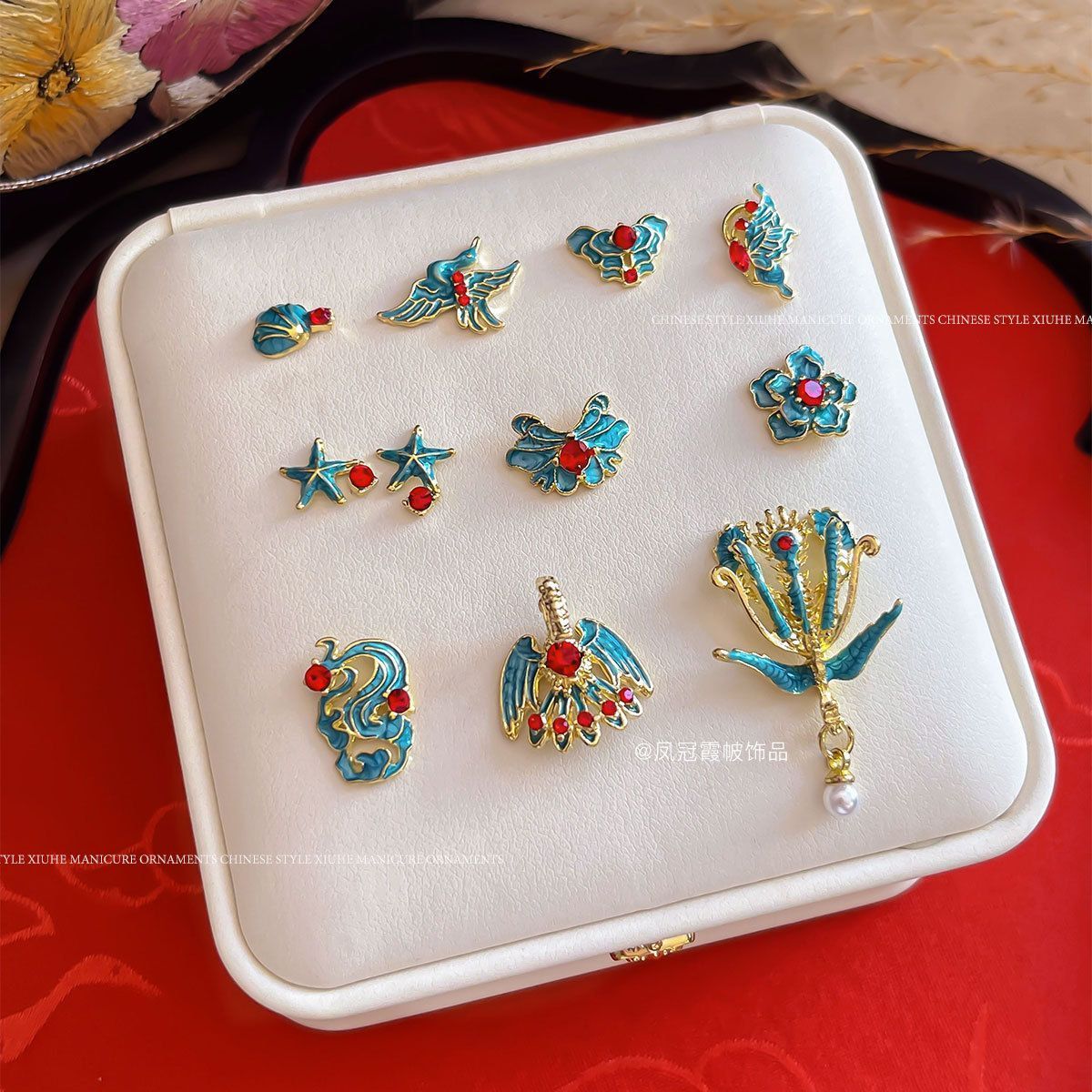 2025新中式凤冠霞帔美甲饰品国风红色秀禾婚甲合金穿戴甲指甲配饰 - 图1