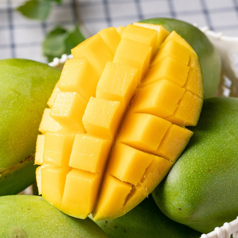 新鲜大青芒当季新鲜热带水果批发香甜薄皮青芒果大果催熟后食用