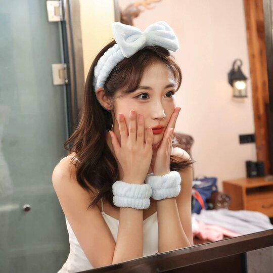 Bow tie style stain-resistant face wash headband | Thousands of people purchased more