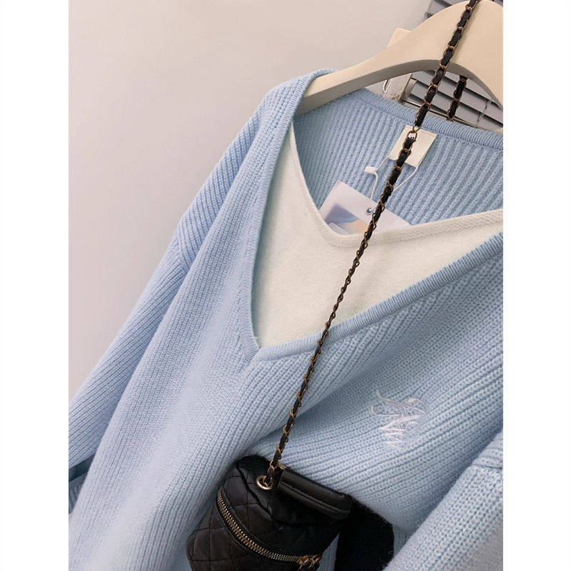 早秋奶蓝色v领中长款假两件毛衣女秋冬大码内搭2025新款针织衫,淘宝优惠券,粉丝福利购,淘宝优惠卷