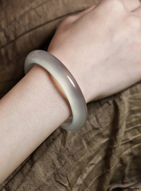 白月光玛瑙手镯女款|228人收藏