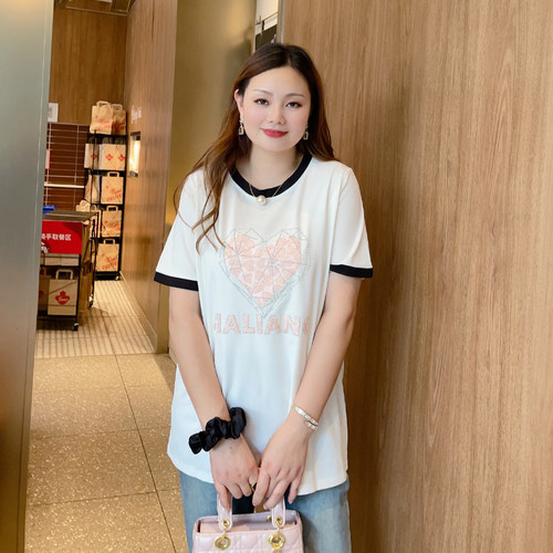 甜觅特大码女装2023夏装胖mm320斤时尚洋气爱心烫钻宽松T恤DF - 图1