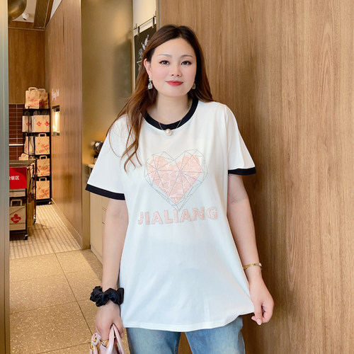 甜觅特大码女装2023夏装胖mm320斤时尚洋气爱心烫钻宽松T恤DF - 图0