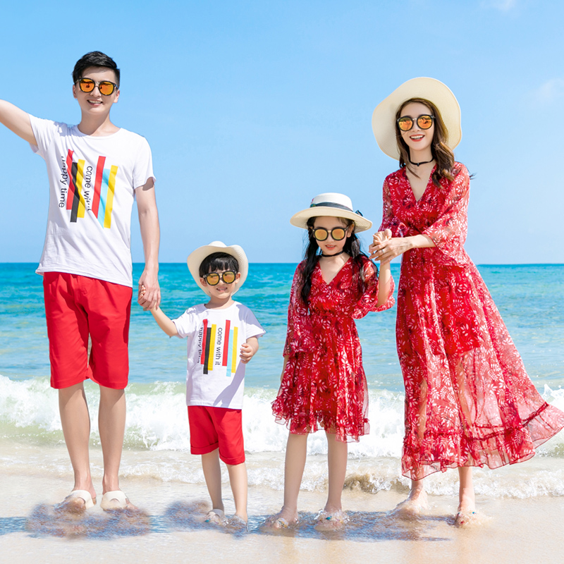 一家三口海边度假亲子装连衣裙母女装沙漠沙滩裙红色洋气长裙高端 - 图0