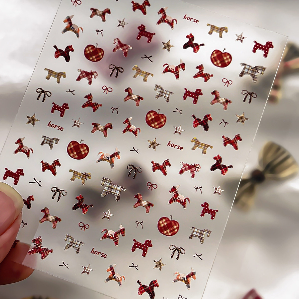 新年美甲贴纸平面格纹小马贴纸红色复古美甲新年款可爱贴纸饰品,淘宝优惠券,粉丝福利购,淘宝优惠卷