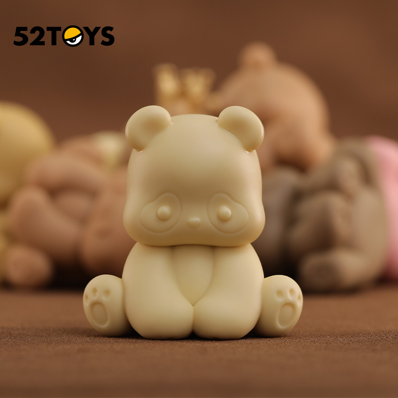 【52TOYS】Panda Roll胖哒幼-熊猫排排坐萌盲盒mini可爱玩具礼物 - 图1