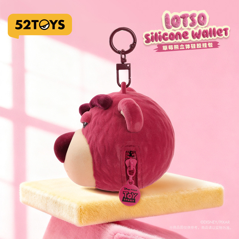 52TOYS迪士尼草莓熊立体硅胶挂包耳机包包挂潮玩玩具挂件礼物 - 图1
