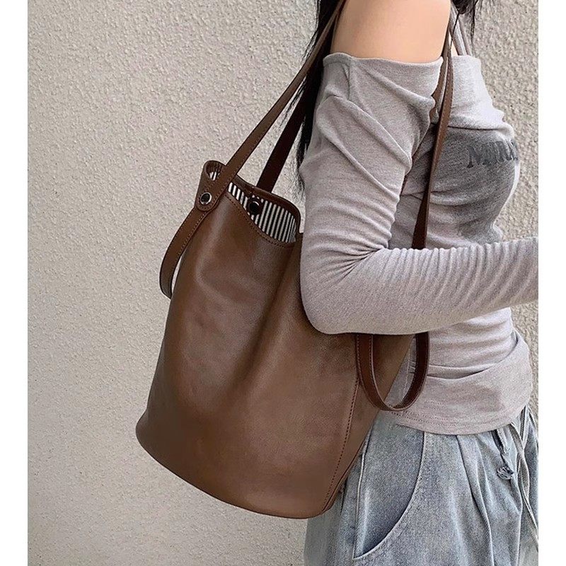 韩版新款高级感复古软皮轻奢小众托特包通勤大容量旅行通用百搭包,淘宝优惠券,粉丝福利购,淘宝优惠卷