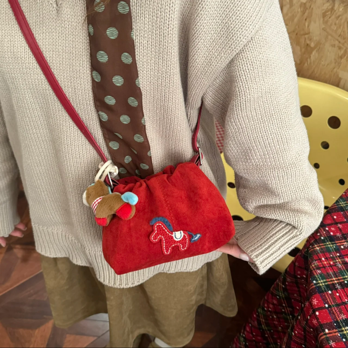 小众原创新年可爱小马手提包2026新款刺绣水桶包高级感单肩斜挎包,淘宝优惠券,粉丝福利购,淘宝优惠卷