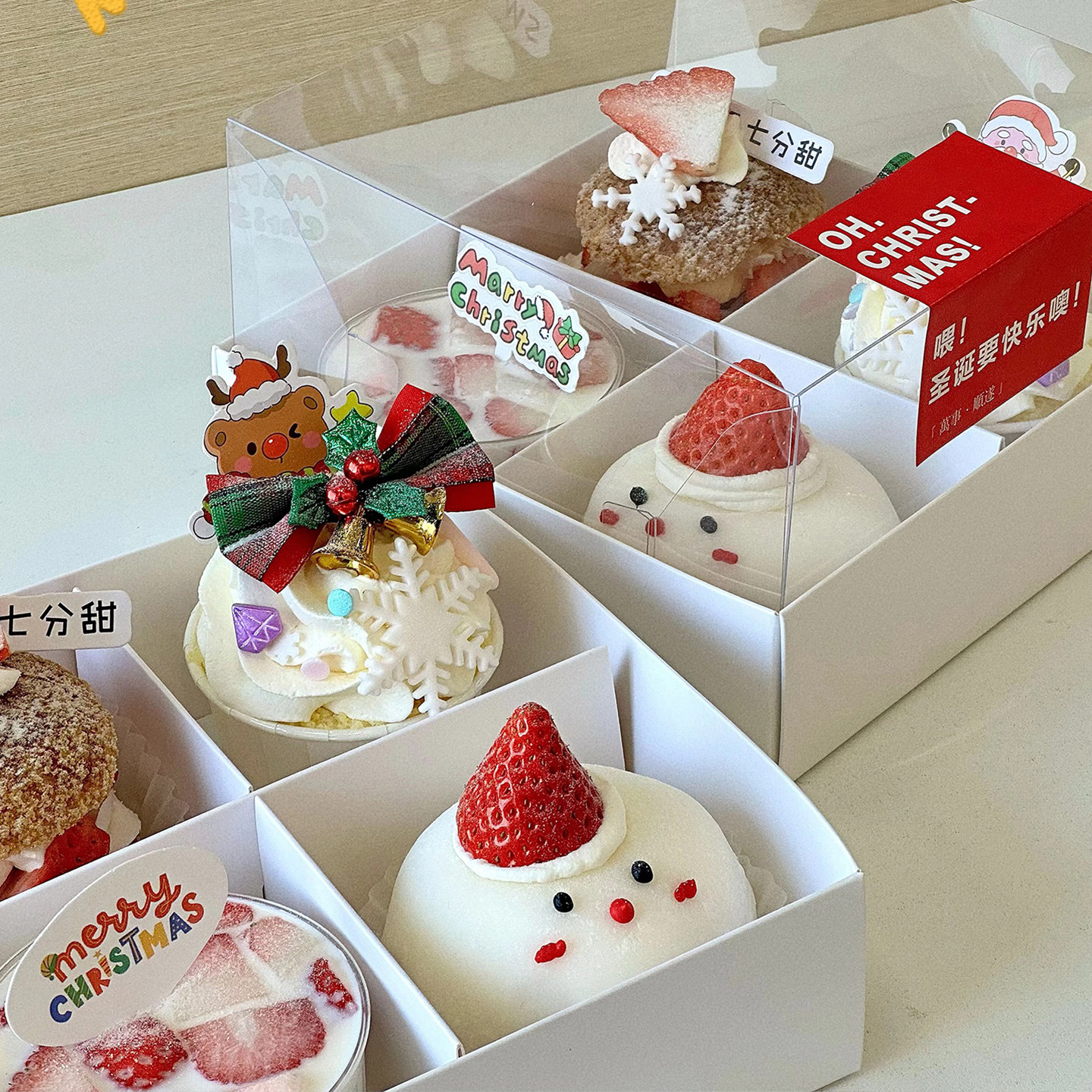 2025网红圣诞节四宫格慕斯杯纸杯蛋糕装饰圣诞老人雪人泡芙打包盒,淘宝优惠券,粉丝福利购,淘宝优惠卷