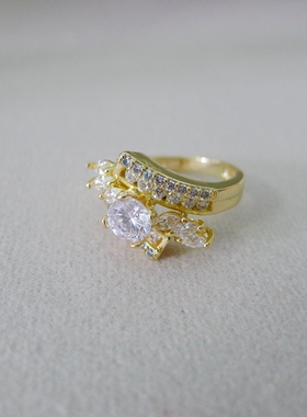 微镶锆石金色内径1.8CM女士