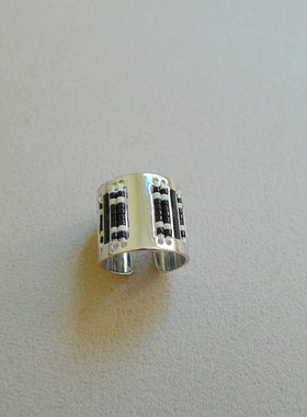 内径1.8CM开口76D-7黑白配色串珠