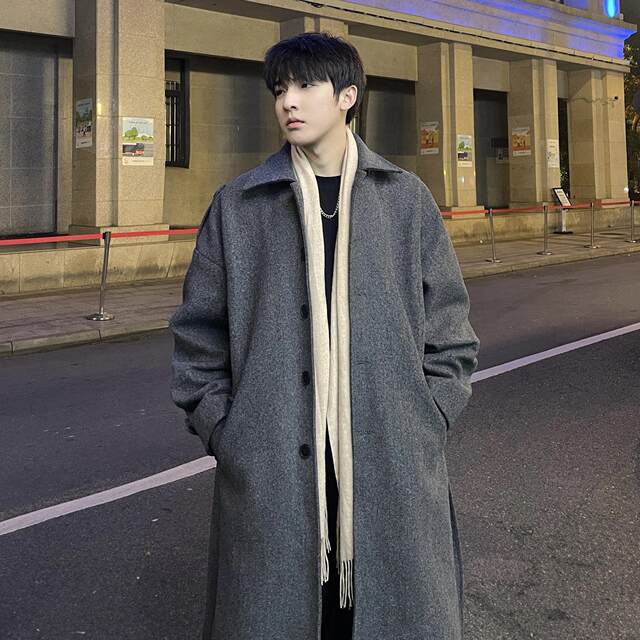 My brother learns how to wear winter mid-length woolen coats for men, new thickened knee-high loose woolen coats and windbreakers