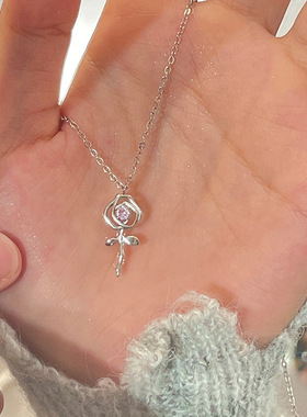 情侣项链一对情侣款粉色荆棘玫瑰吊坠异地恋纪念七夕礼物送男友