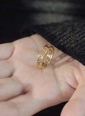 钛钢食指男简约冷淡风不掉色情侣对戒小众设计镂空罗马数字戒指女