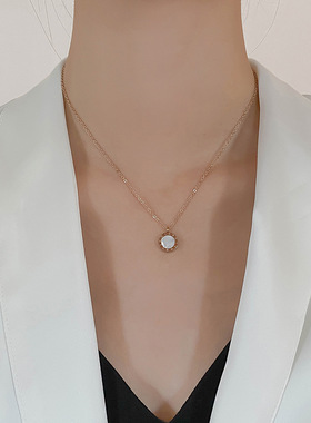 黑色罗马字项链女潮网红锁骨链轻奢小众颈链简约气质吊坠网爆饰品