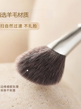 魅女孩玄檀扇形高光刷余粉刷细光锋羊毛柔软提亮刷一支装化妆刷子