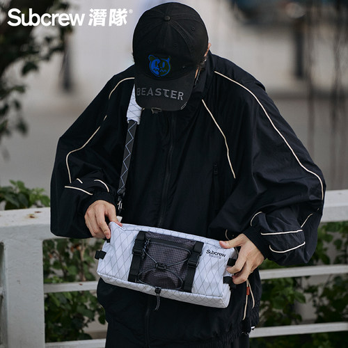 Subcrew汐风系列时尚百搭单肩斜挎包男士休闲运动包机能风背包 - 图1