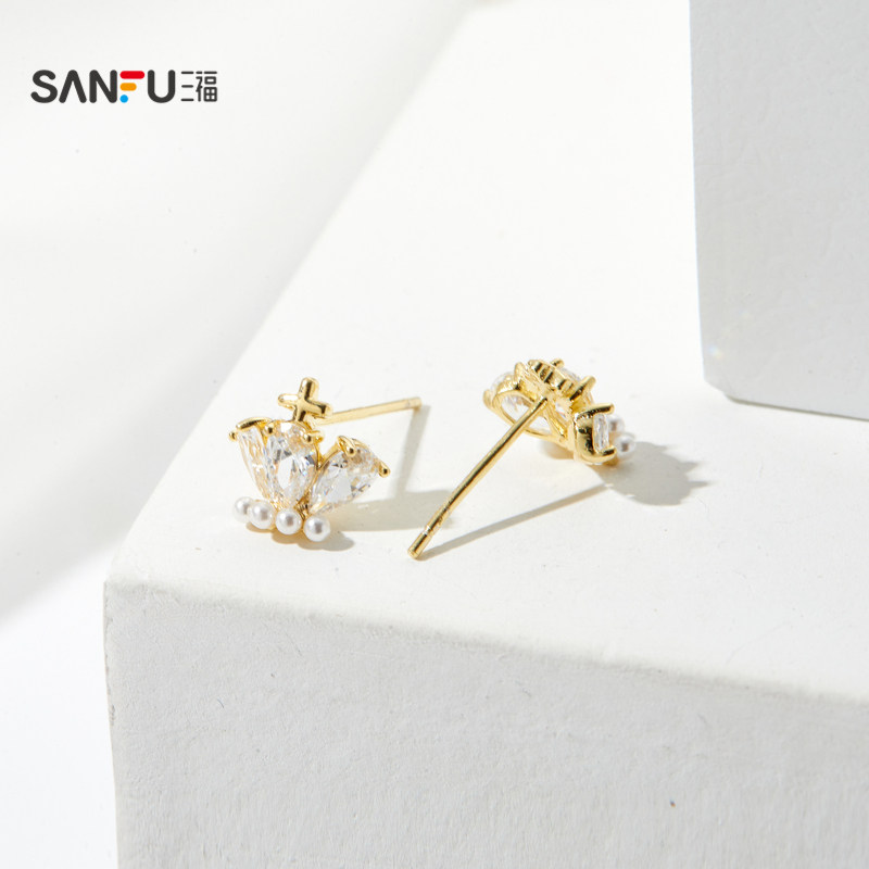 三福925银人造珍珠加冕耳钉一对 气质时尚设计感耳环首饰830877,淘宝优惠券,粉丝福利购,淘宝优惠卷