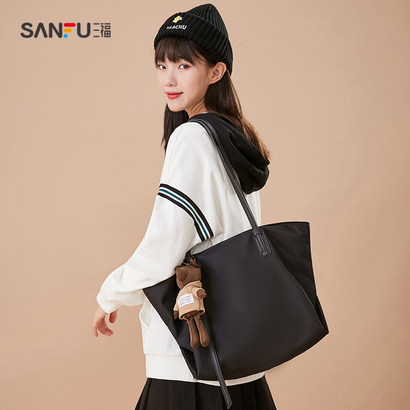 三福2021新款女小熊挂饰斜挎包 三福服饰女士包袋