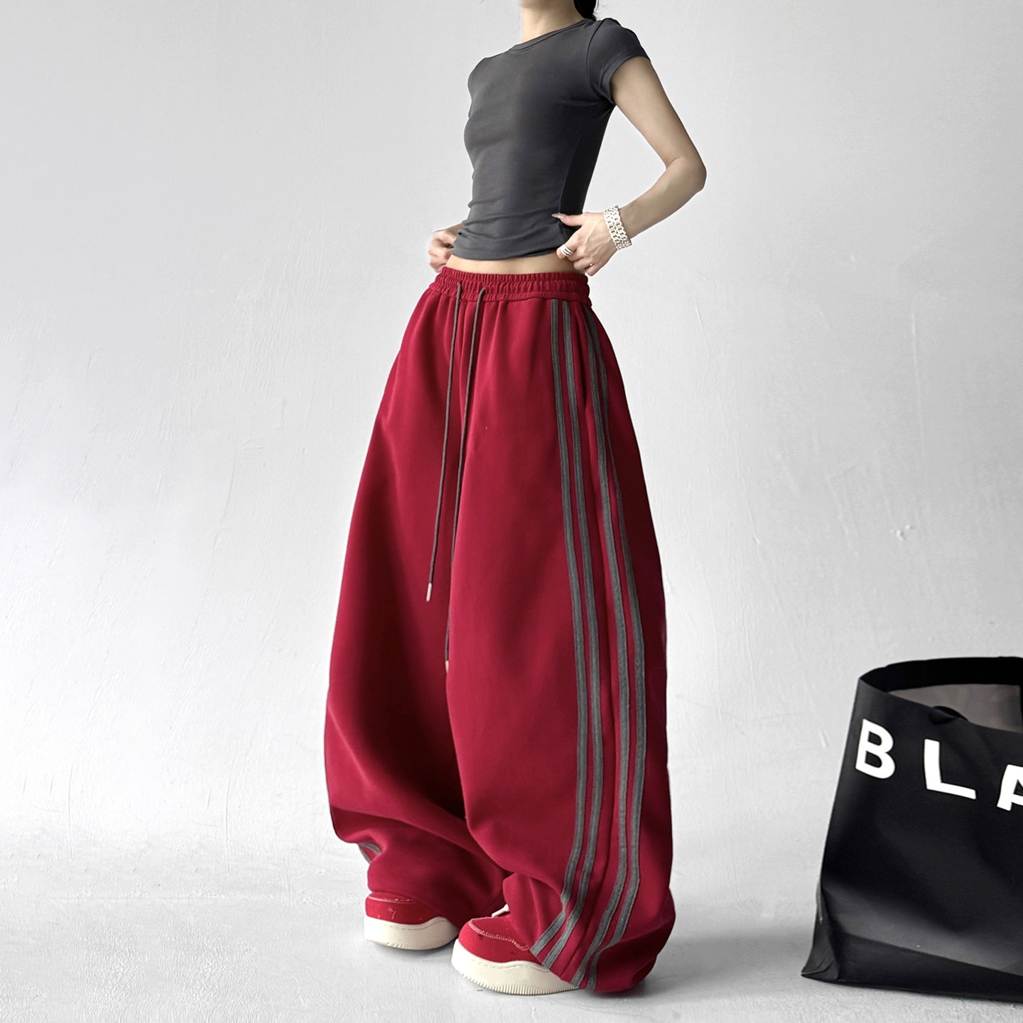 红色运动风阔腿卫裤女2026春装新款高腰垂感条纹独特宽松休闲裤子,淘宝优惠券,粉丝福利购,淘宝优惠卷