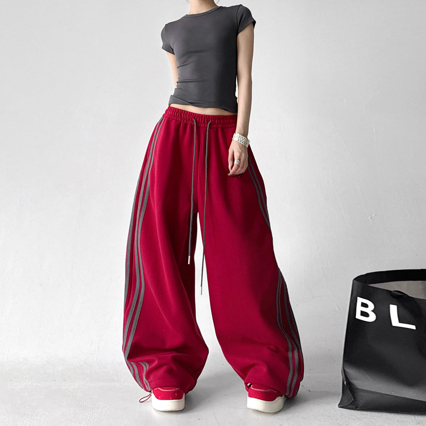 红色运动风阔腿卫裤女2026春装新款高腰垂感条纹独特宽松休闲裤子,淘宝优惠券,粉丝福利购,淘宝优惠卷