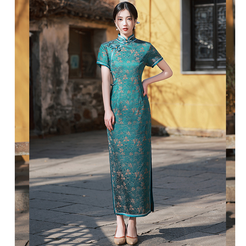 秋冬旗袍高端走秀晚礼服演出复古民国改良2024新款冬季绿色长款