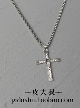 带钻十字架吊坠项链穿搭毛衣链子