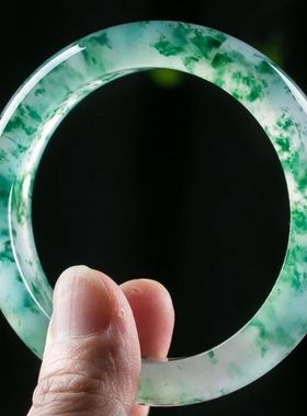 缅甸翡翠色冰种飘花水沫