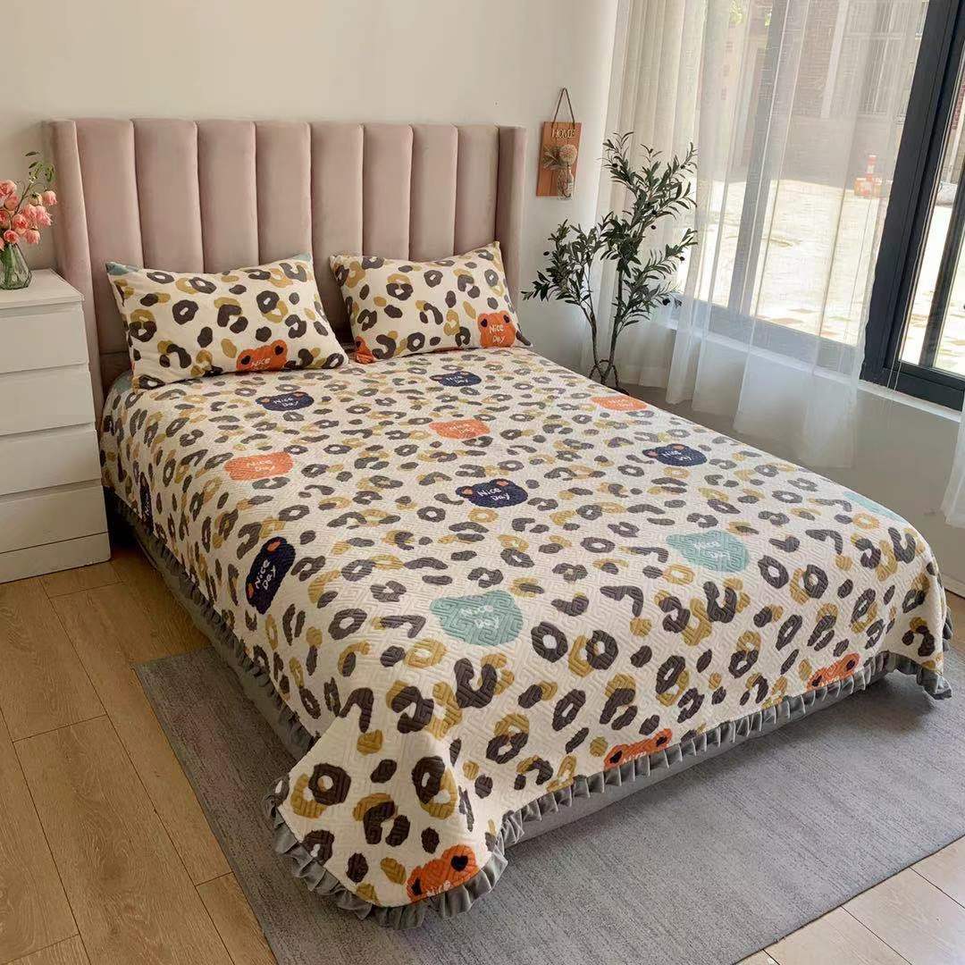 加厚冬季新款牛奶绒绗缝夹棉花边床盖套件 - 图0