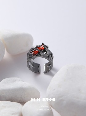 枪黑色红色宝石戒指女简约轻奢高级感食指戒复古开口可调节手饰