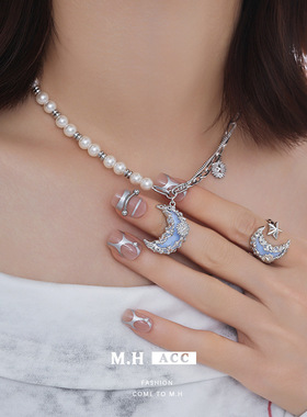 蓝色肌理月亮吊坠珍珠项链女款原创设计感新款锁骨链时尚百搭颈链
