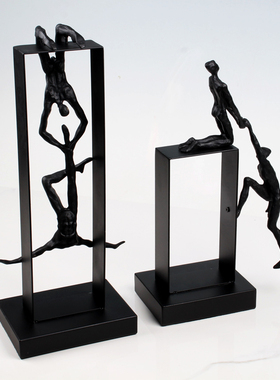 样板间软装摆件客厅书房办公桌软装饰品金属摆设侘寂风攀爬者摆件