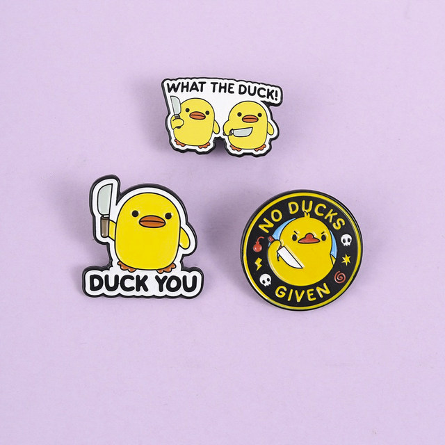 Funny ນ້ອຍ brooch ເປັດ ສີ ເຫຼືອງ ຊຸດ Duck You badge ໂລ ຫະ ທີ່ ມີ ຂໍ້ ຄວາມ ທີ່ ຫນ້າ ສົນ ໃຈ ສາມ ສິ້ນ ຊຸດ ອຸ ປະ ກອນ ຖົງ