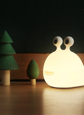 MUID鼻涕虫伴眠灯卧室硅胶拍拍解压婴儿可充电护眼创意床头小夜灯