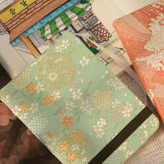 Thunder Tiger plain writing comes with straps that are not easy to fall off