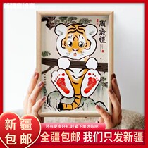 @ Xinjiang Tibetan babys hands and feet print 1-year-old prop to commemorate the production of printed mud for the first year of the babys baby