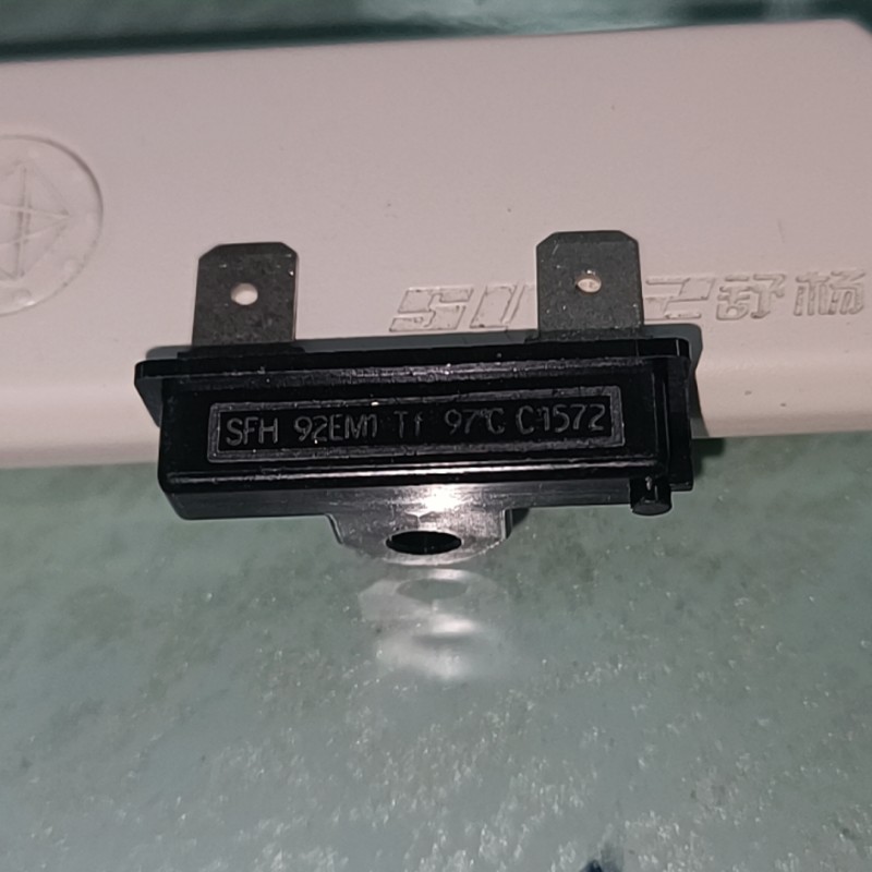 NEC SFH117EM1 Tf121°C  110°C  97°C 热熔断器 保险丝16A - 图2