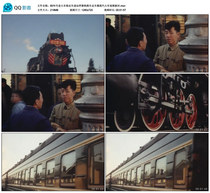 60年代老火车绿皮车进站停靠铁路车皮车厢蒸汽火车视频素材