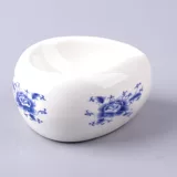 Разнообразие мужчин с твердым деревянным дровя