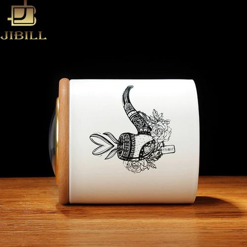 В комплект входят резервуар для увлажнения табака, керамический резервуар, крышка из бука, резервуар для хранения табака, резервуар для увлажнения с гигрометром и увлажняющие таблетки.