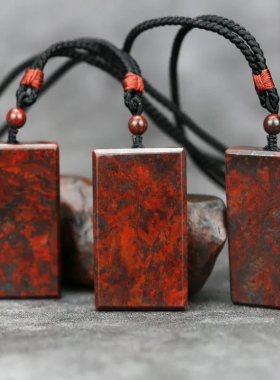 男女款红伊丁鸡血石平安无事牌