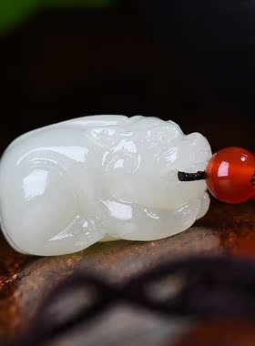男女款和田玉吉祥小兽吊坠