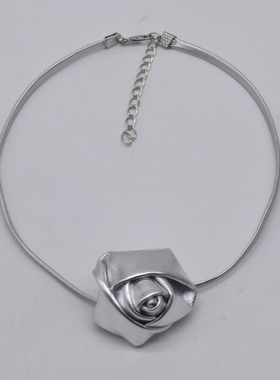 皮革皮绳女式花朵项链