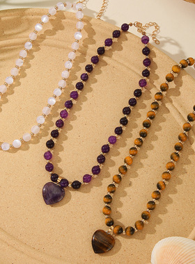 Elegant women's crystal necklace with a gentle collar chain