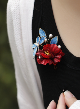 红色山茶花胸针高级感轻奢胸花