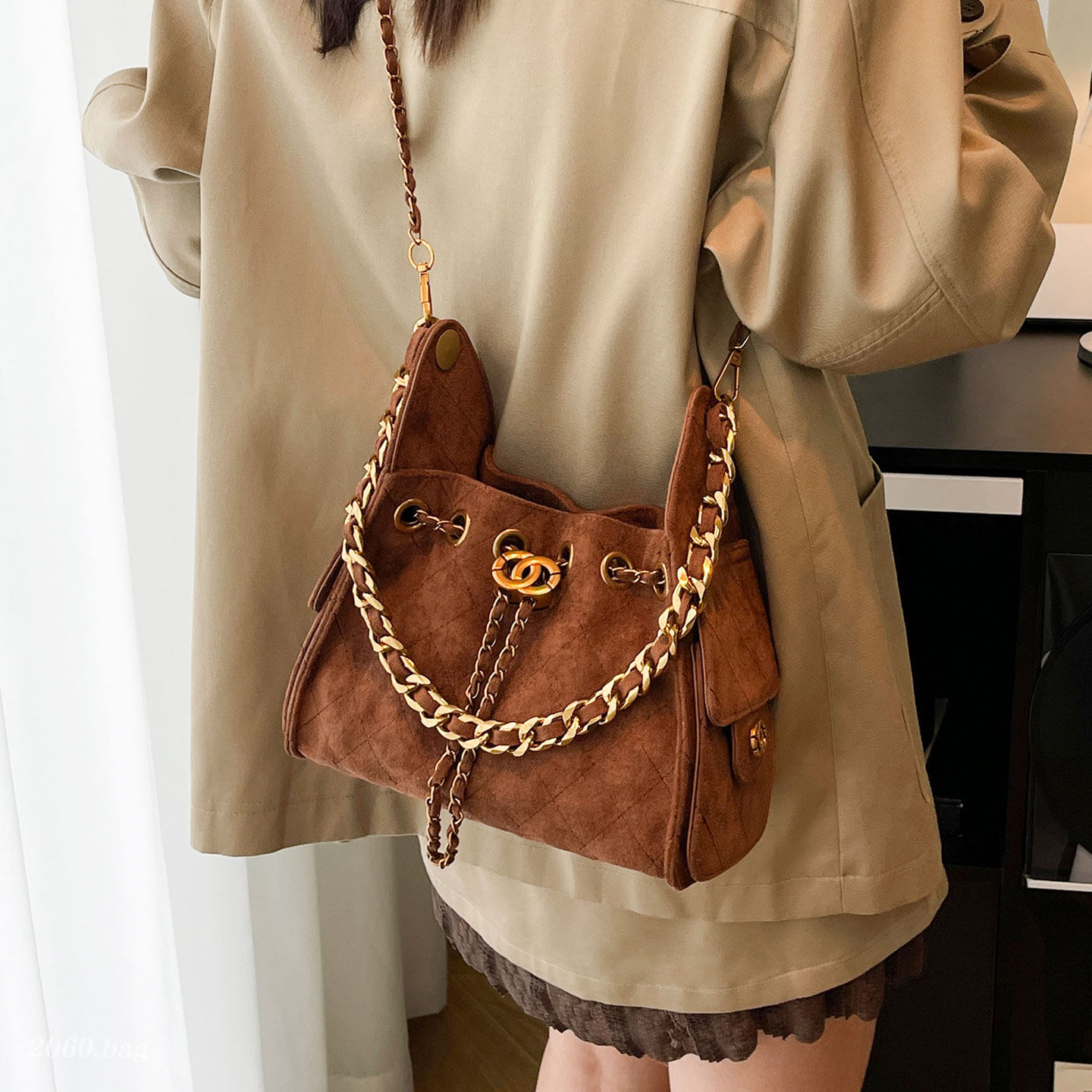 菱格链条百搭气质水桶包包2025小香风秋冬新款女高级感爆款斜挎包,淘宝优惠券,粉丝福利购,淘宝优惠卷