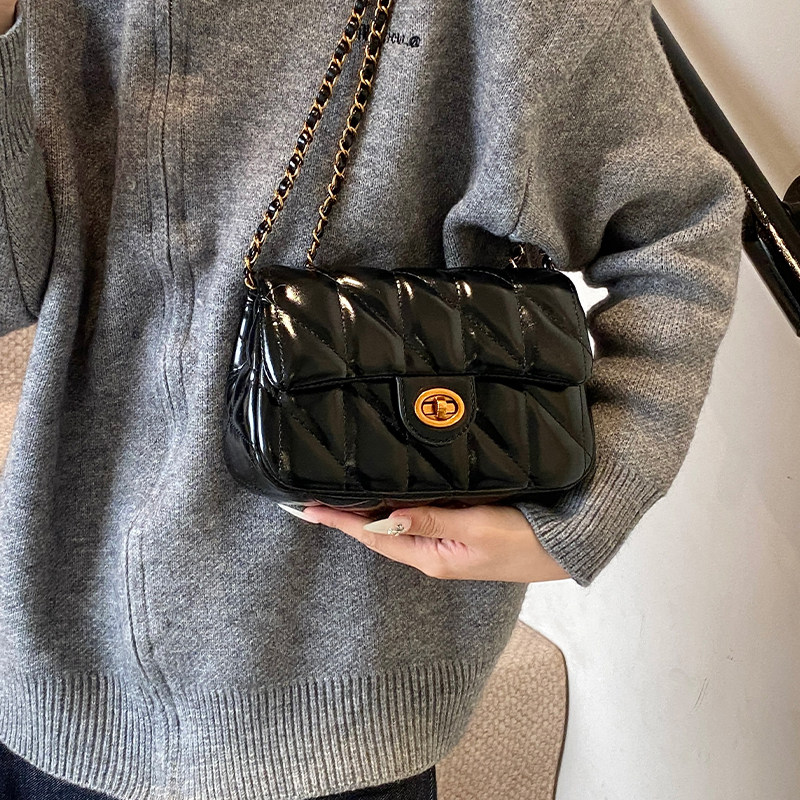 复古高级感油蜡皮单肩包2025秋冬新款小众时尚小香风菱格斜挎女包,淘宝优惠券,粉丝福利购,淘宝优惠卷