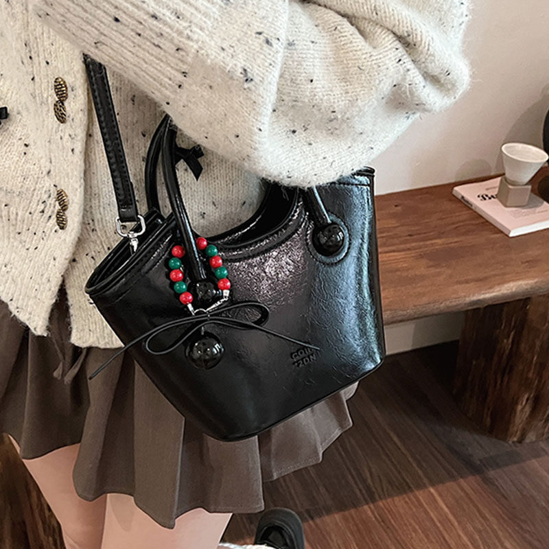 韩国ins潮流时尚手拎水桶包2025秋冬新款简约百搭单肩包休闲女包,淘宝优惠券,粉丝福利购,淘宝优惠卷